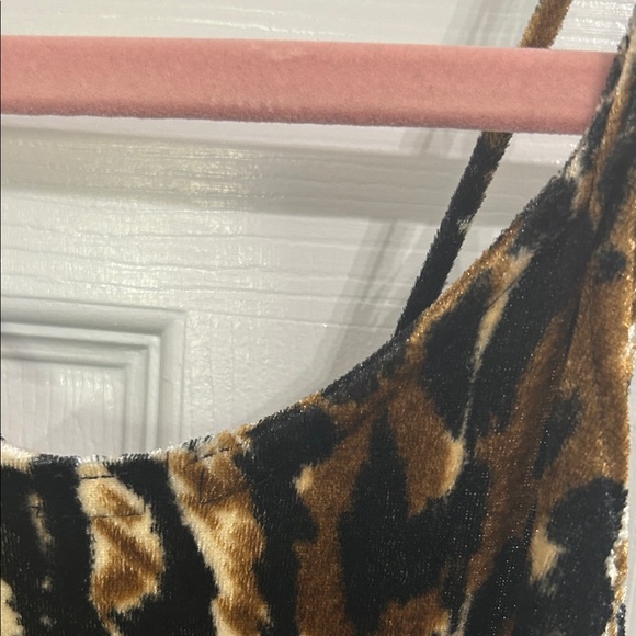 Elegant sheer back Leopard Print Maxi Dress with Mesh midrif and back and slits - Picture 5 of 12